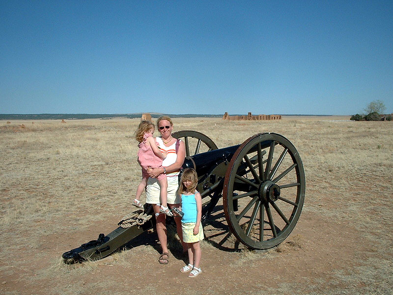 The Girls next to a cannon.jpg 145.8K